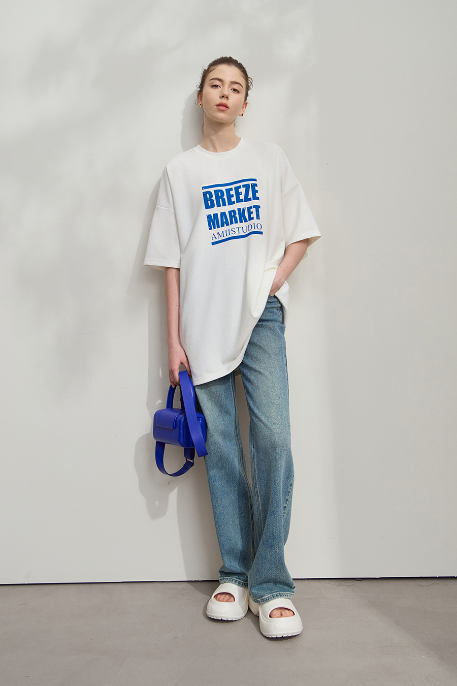Letter printed rhinestone-studded tee|AMII