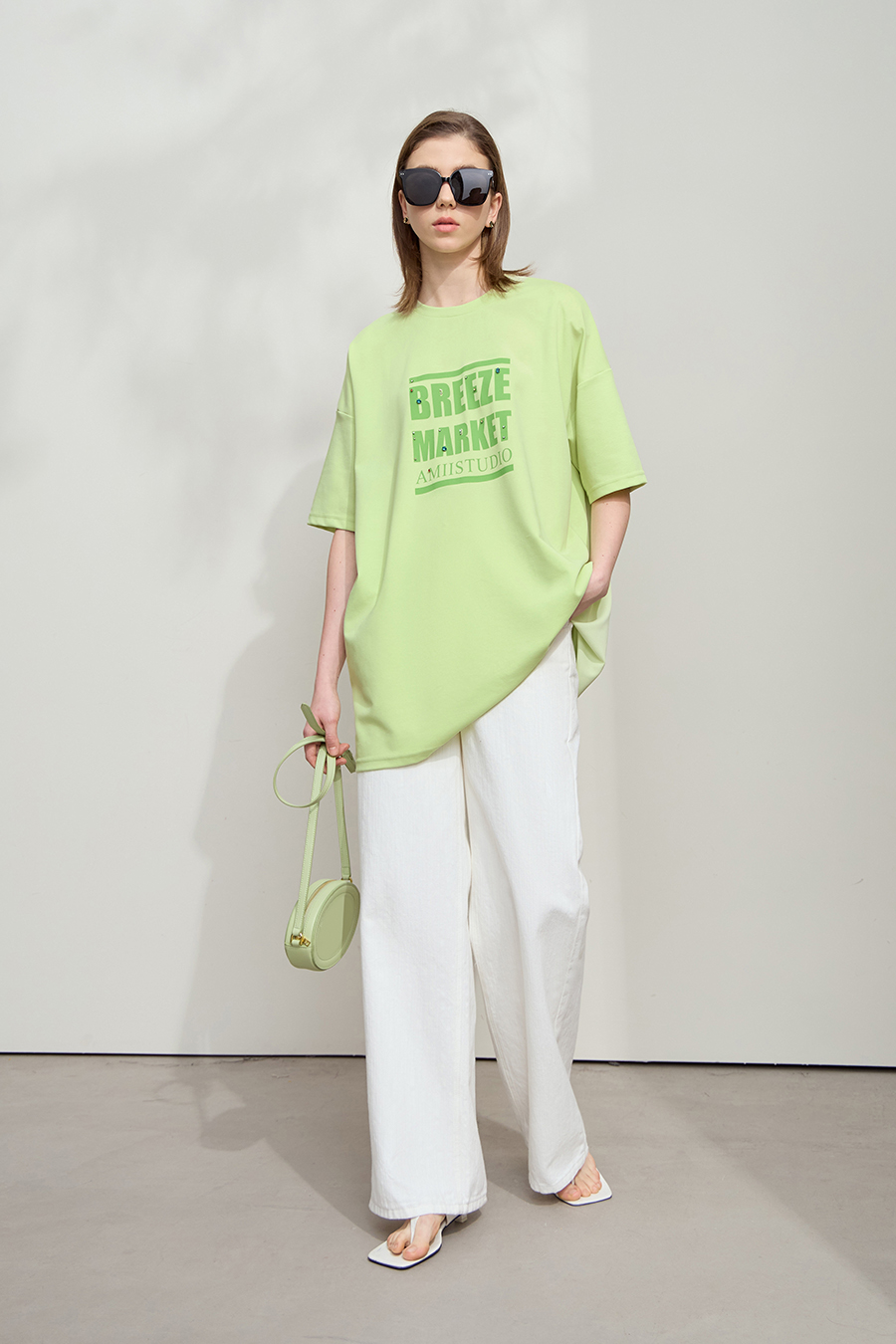 Letter printed rhinestone-studded tee|AMII