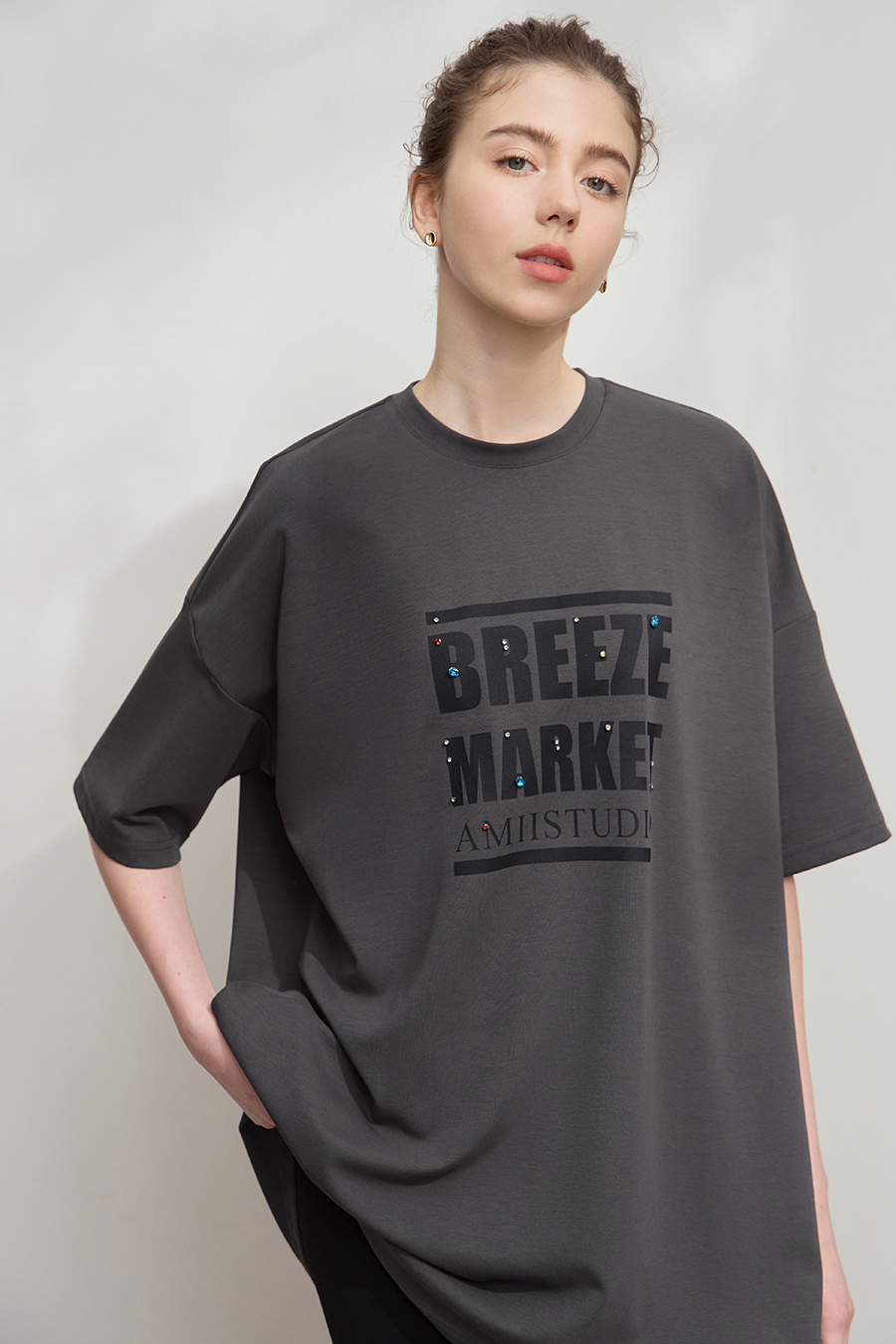 Letter printed rhinestone-studded tee|AMII