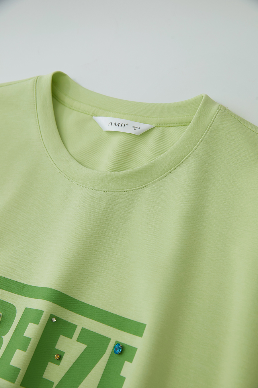 Letter printed rhinestone-studded tee|AMII