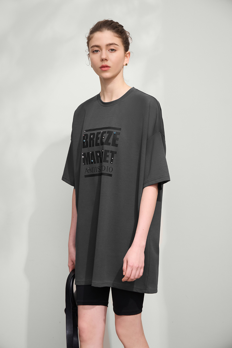 Letter printed rhinestone-studded tee|AMII