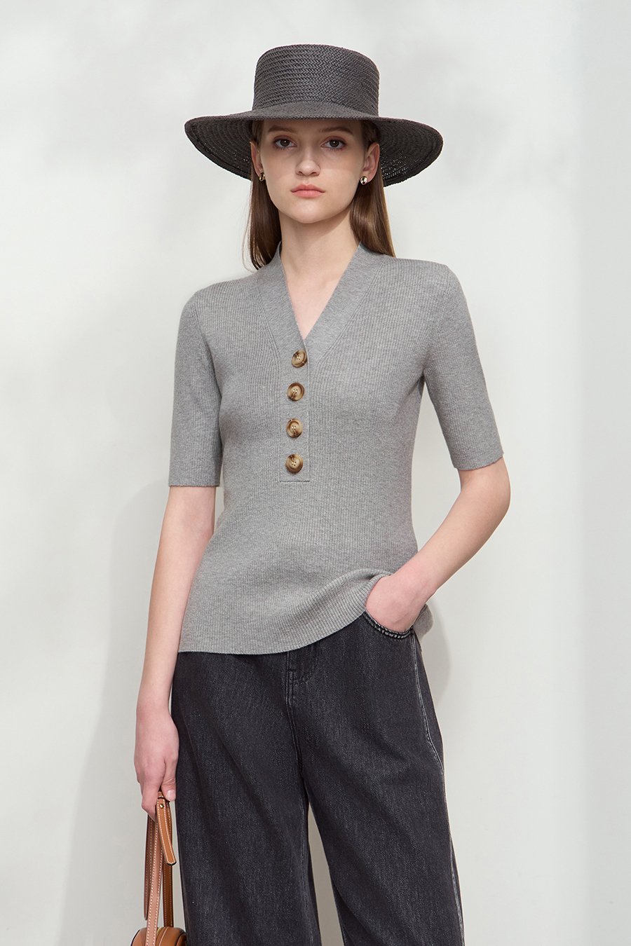 V-Neck Buttoned Knit Top|AMII-AMII.com