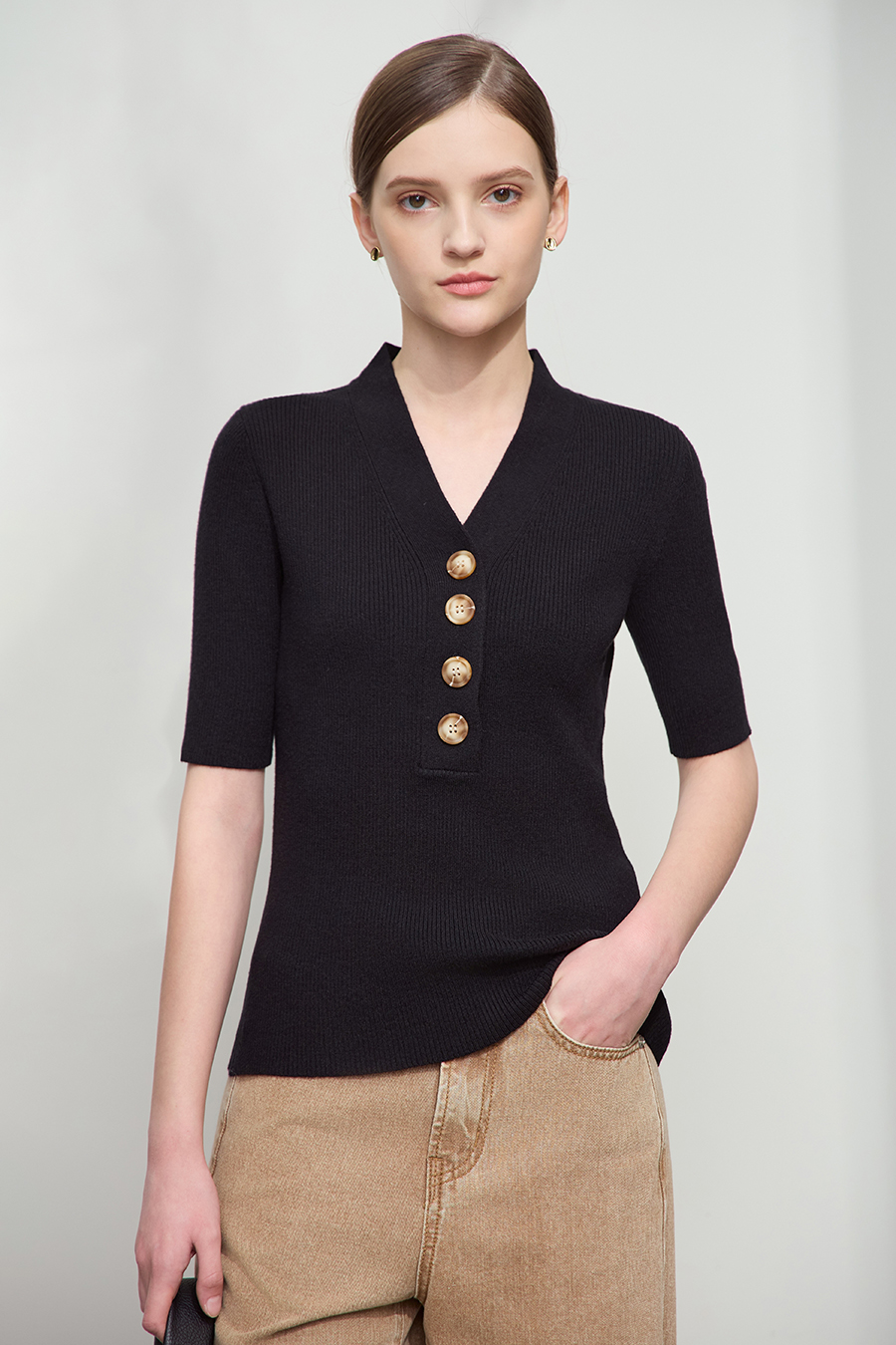 V-Neck Buttoned Knit Top|AMII-AMII.com