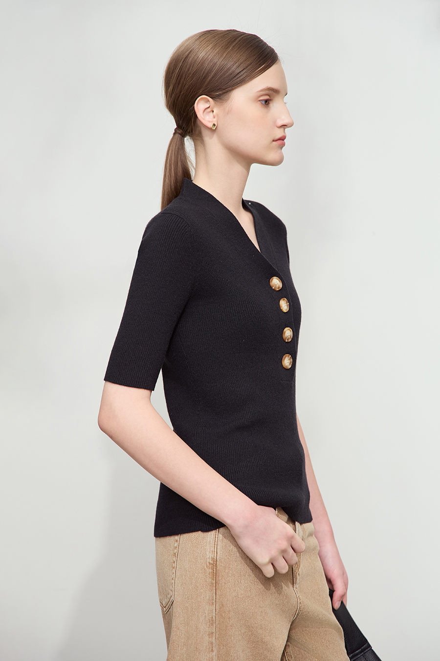V-Neck Buttoned Knit Top|AMII-AMII.com