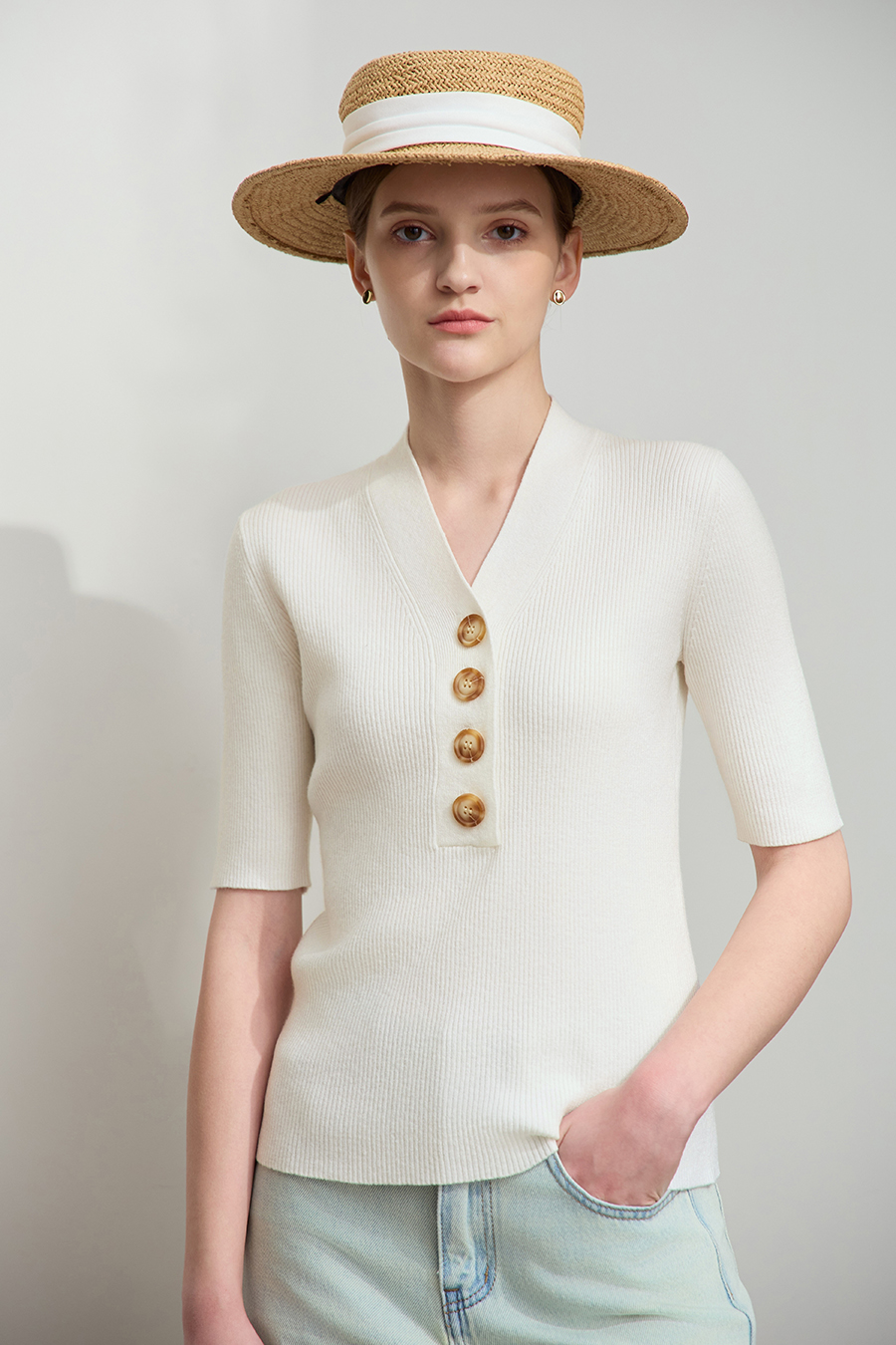 V-Neck Buttoned Knit Top|AMII-AMII.com