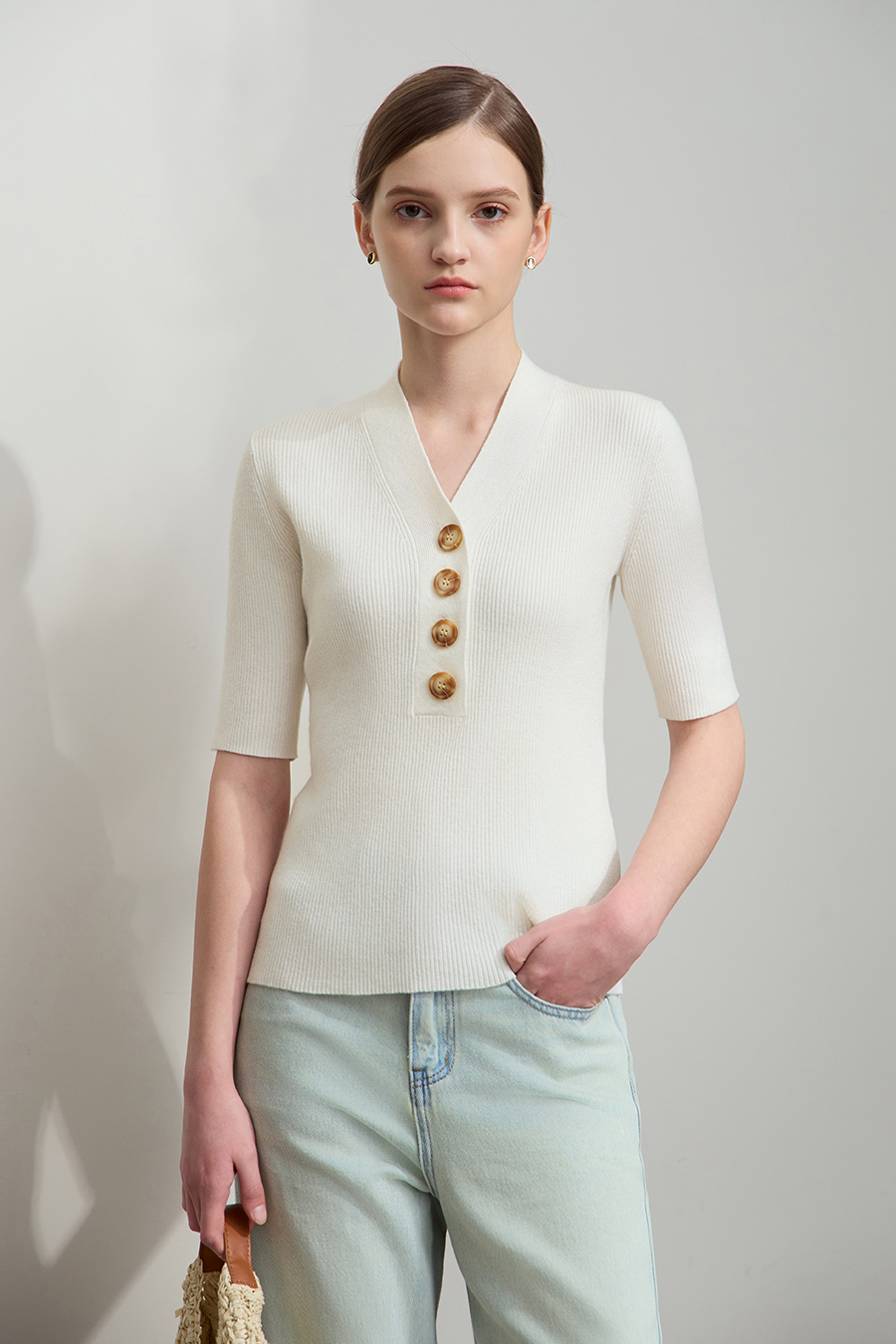 V-Neck Buttoned Knit Top|AMII-AMII.com