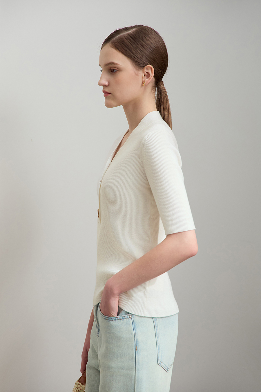 V-Neck Buttoned Knit Top|AMII-AMII.com