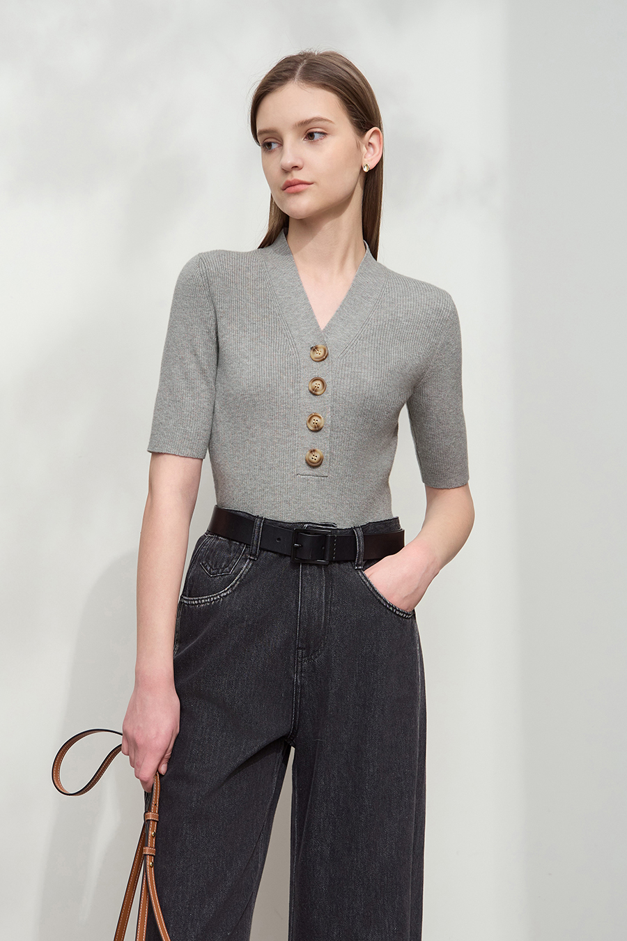 V-Neck Buttoned Knit Top|AMII-AMII.com