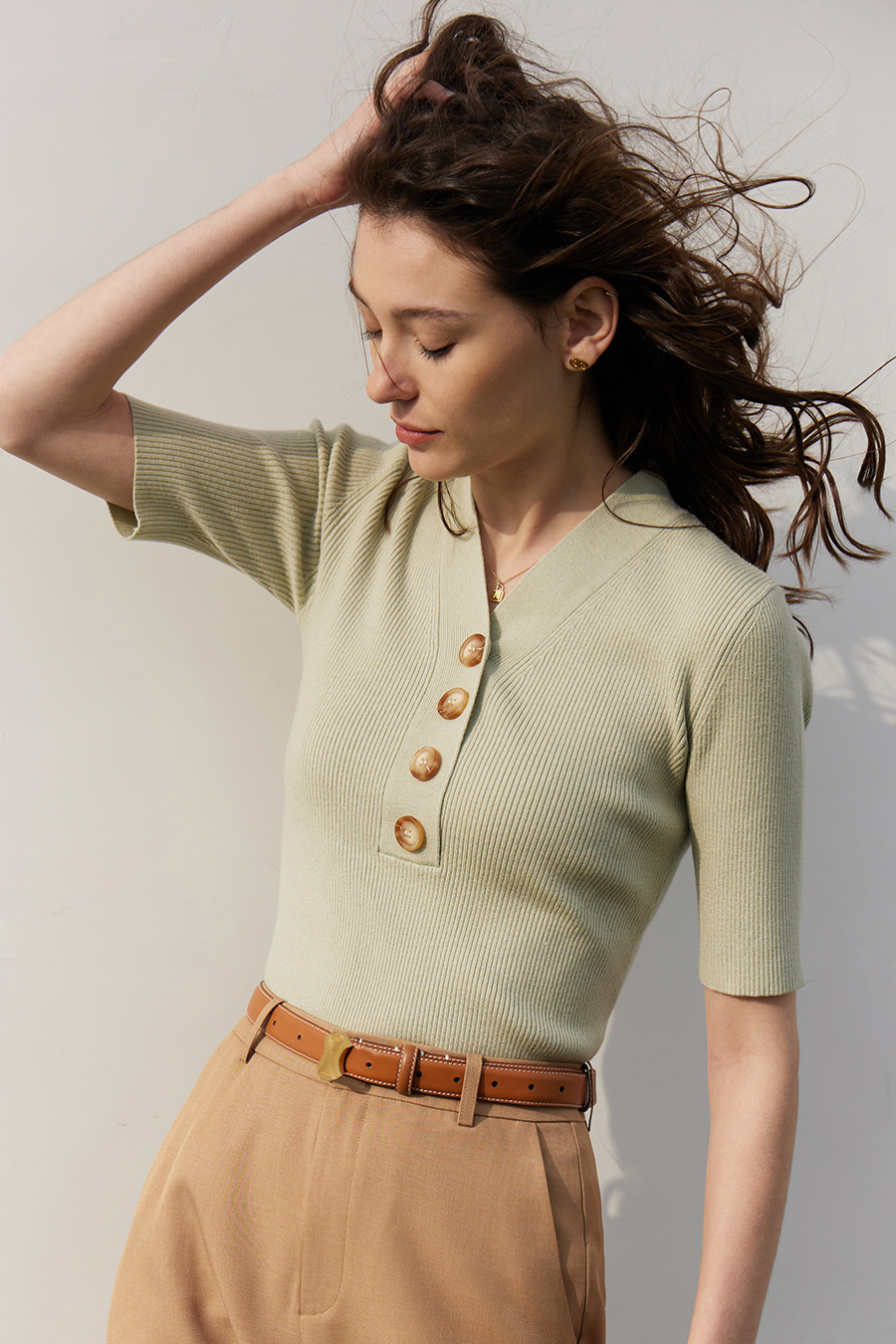 V-Neck Buttoned Knit Top|AMII-AMII.com