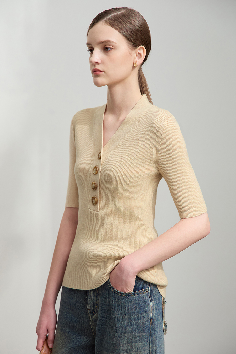V-Neck Buttoned Knit Top|AMII-AMII.com