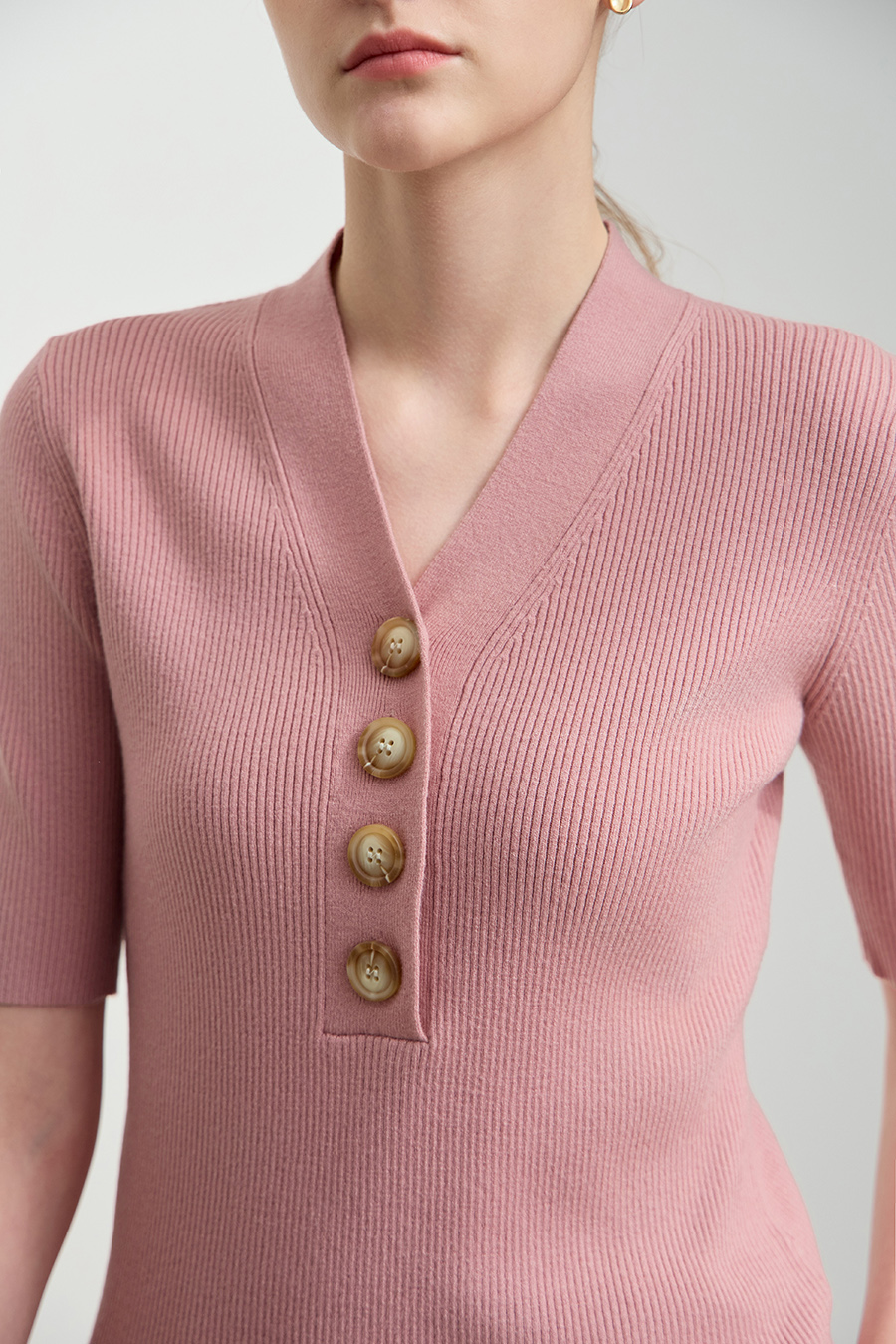 V-Neck Buttoned Knit Top|AMII-AMII.com