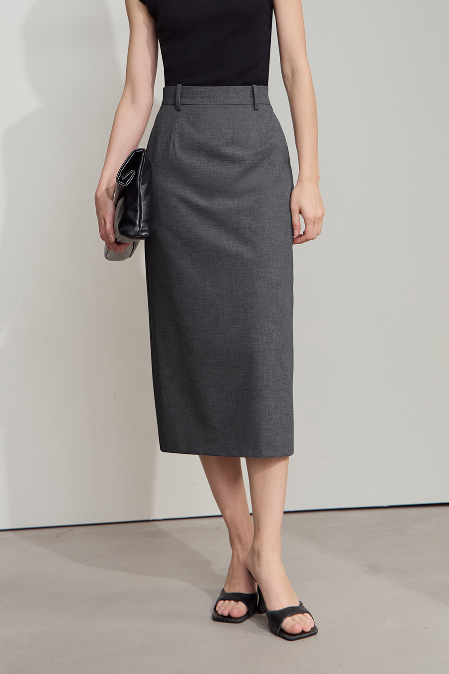 Back-slit Straight Skirt