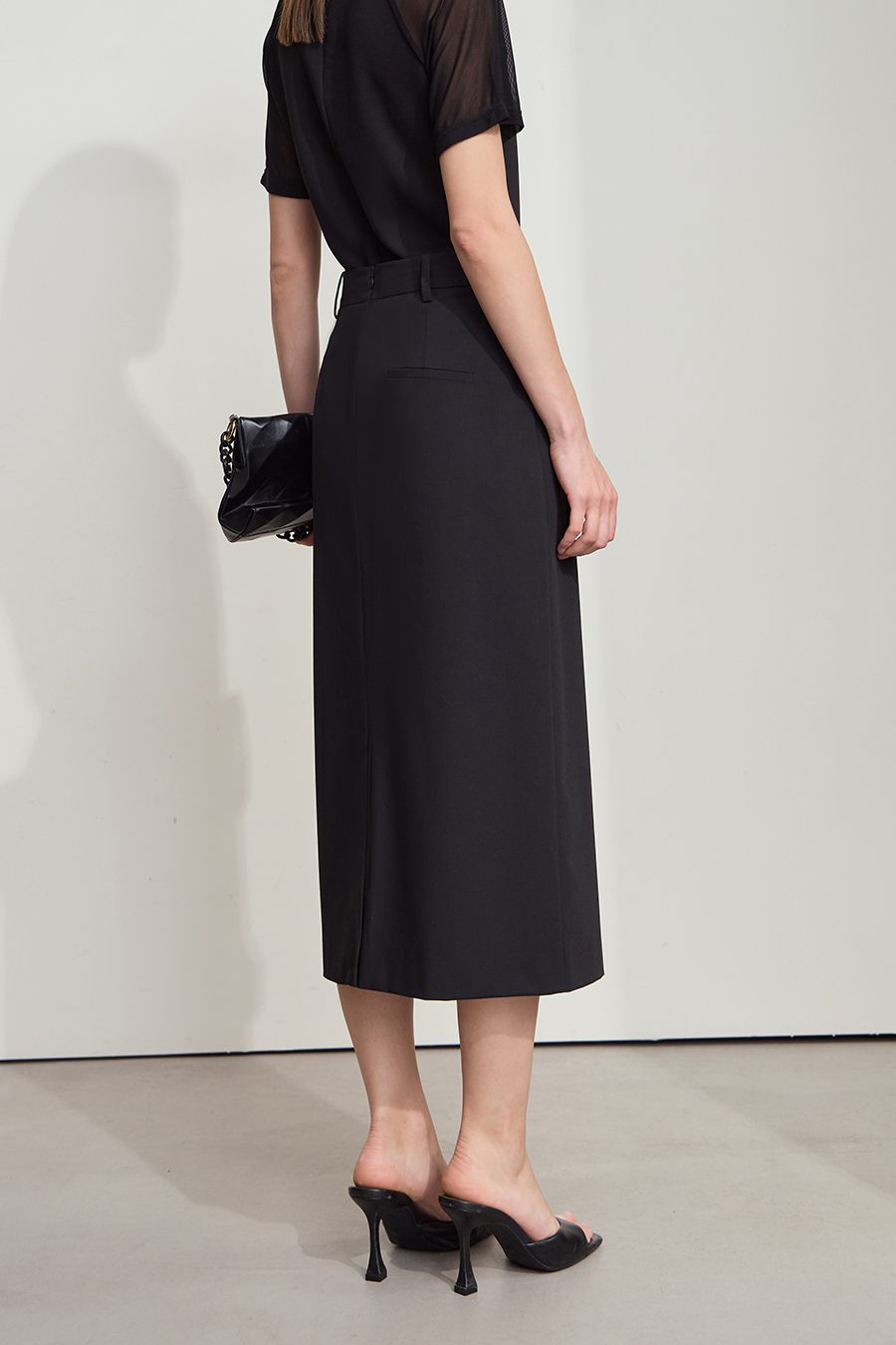 Back-slit Straight Skirt