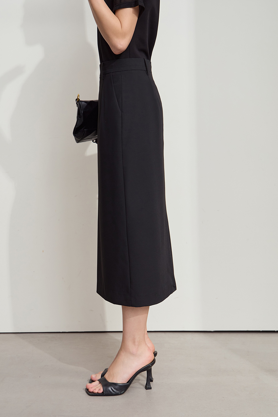Back-slit Straight Skirt