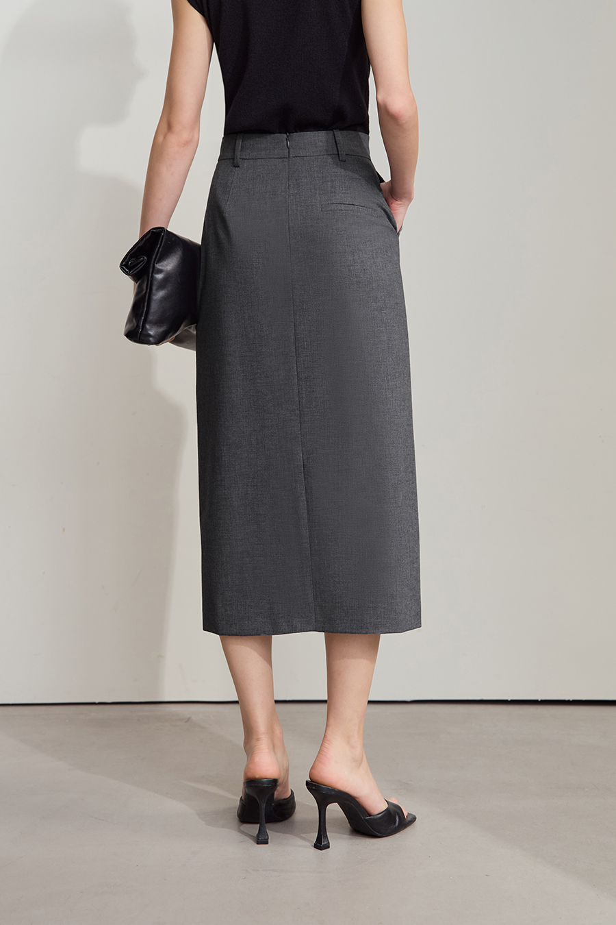 Back-slit Straight Skirt