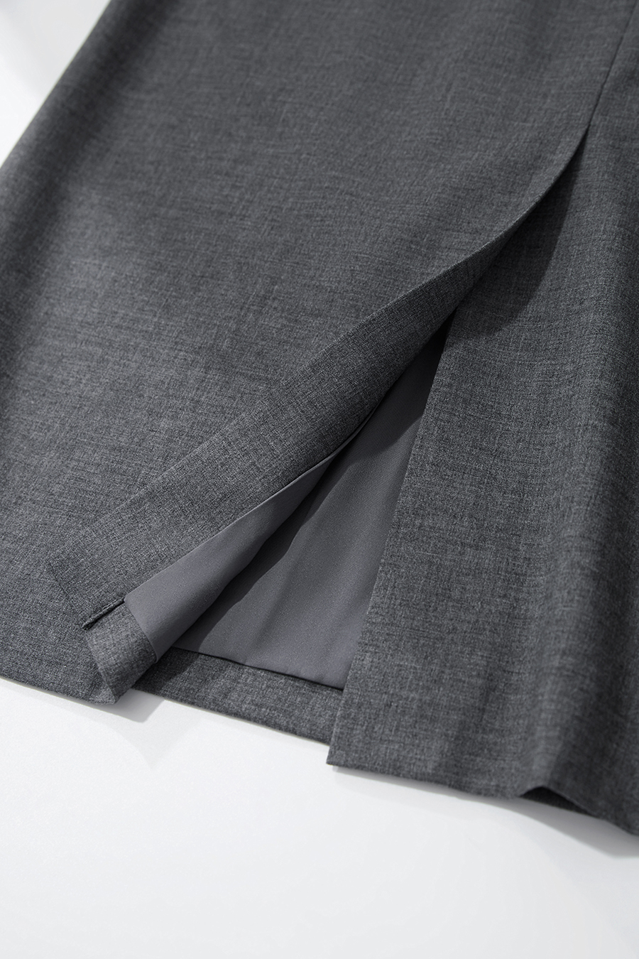 Back-slit Straight Skirt