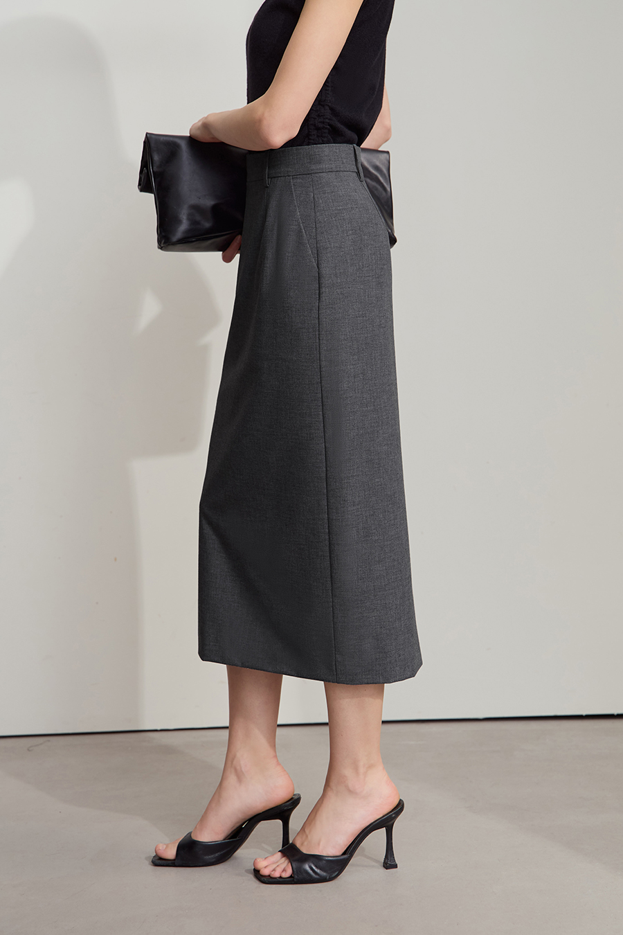 Back-slit Straight Skirt