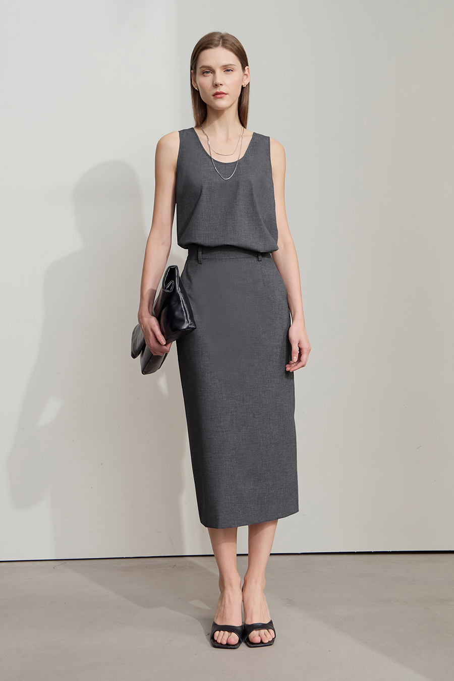 Back-slit Straight Skirt