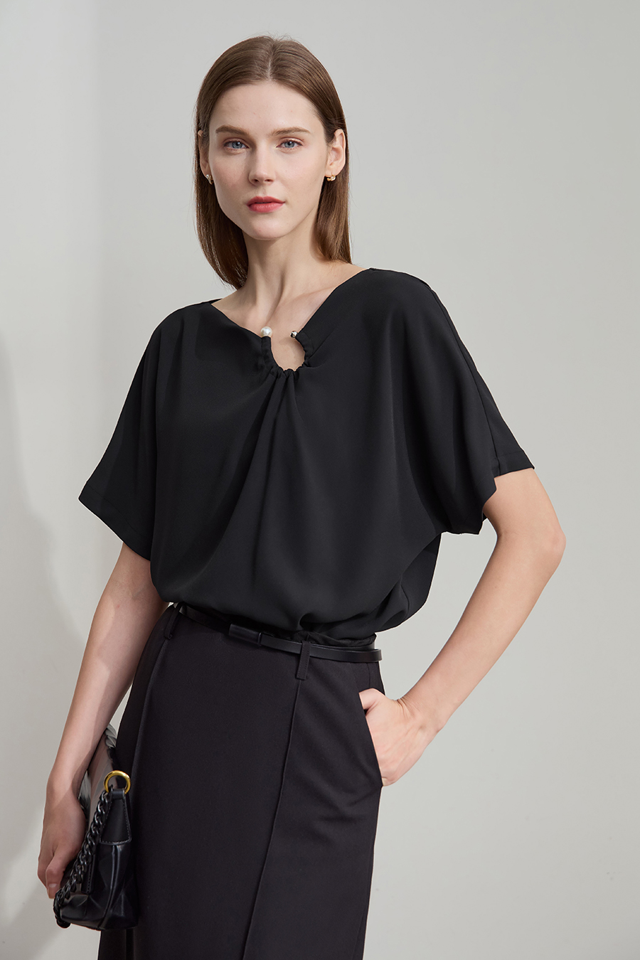 Drop-shoulder gathered chiffon blouse|AMII