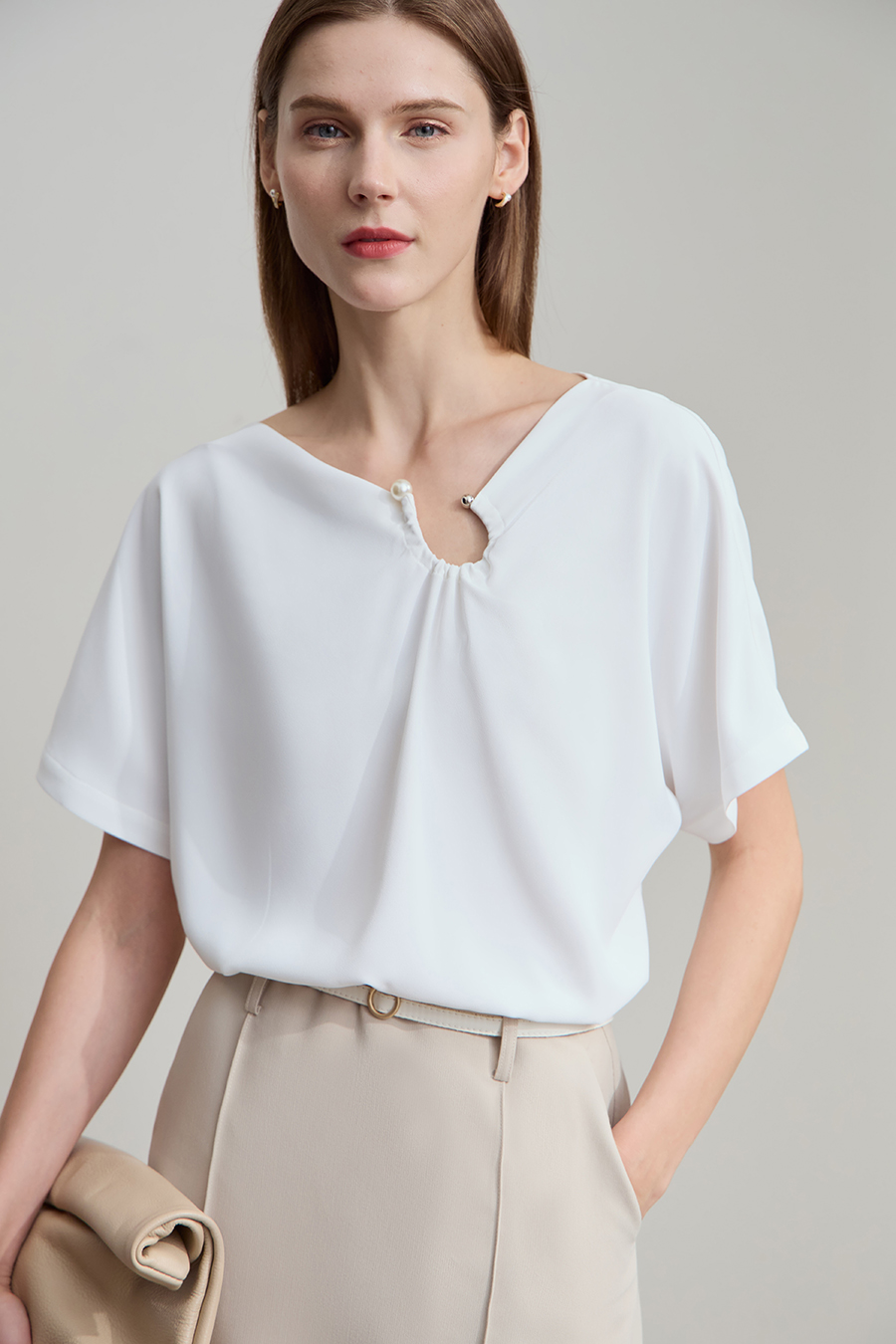 Drop-shoulder gathered chiffon blouse|AMII
