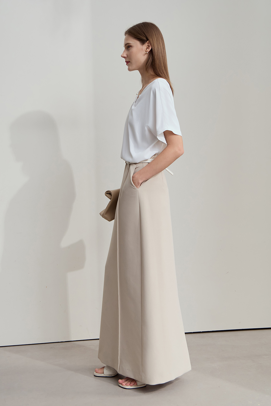Drop-shoulder gathered chiffon blouse|AMII