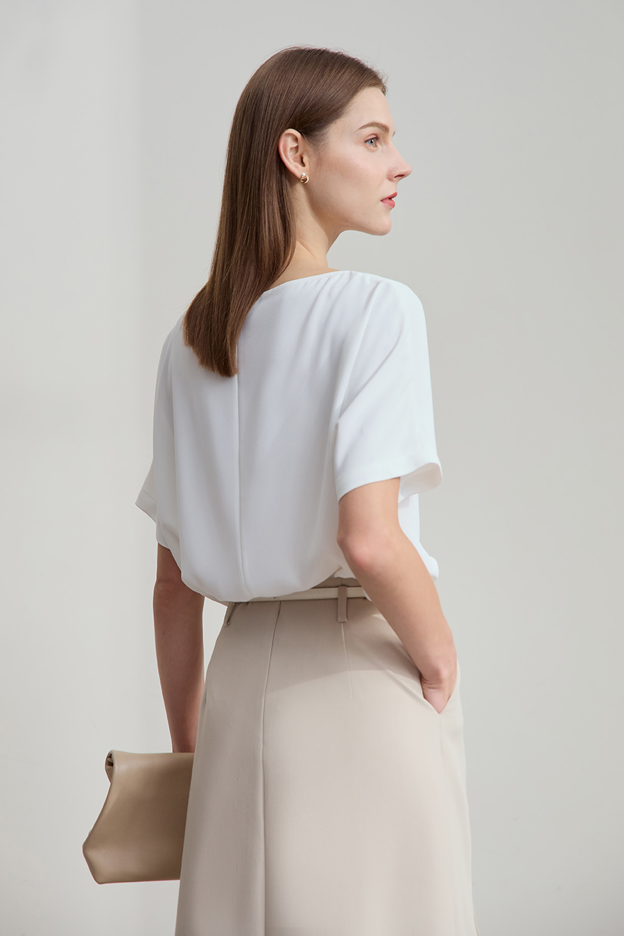 Drop-shoulder gathered chiffon blouse|AMII