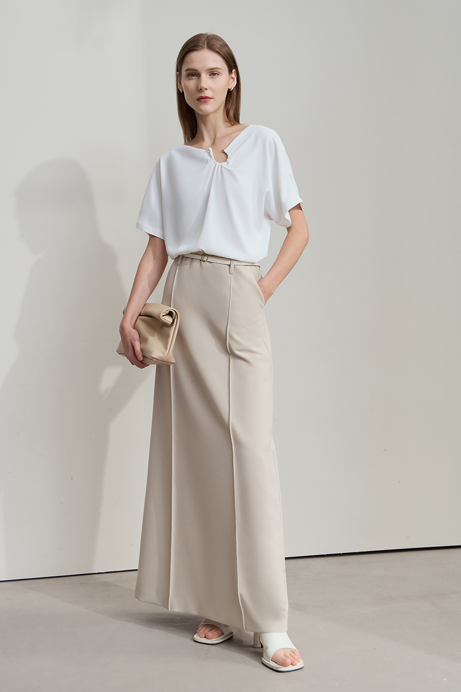Drop-shoulder gathered chiffon blouse|AMII