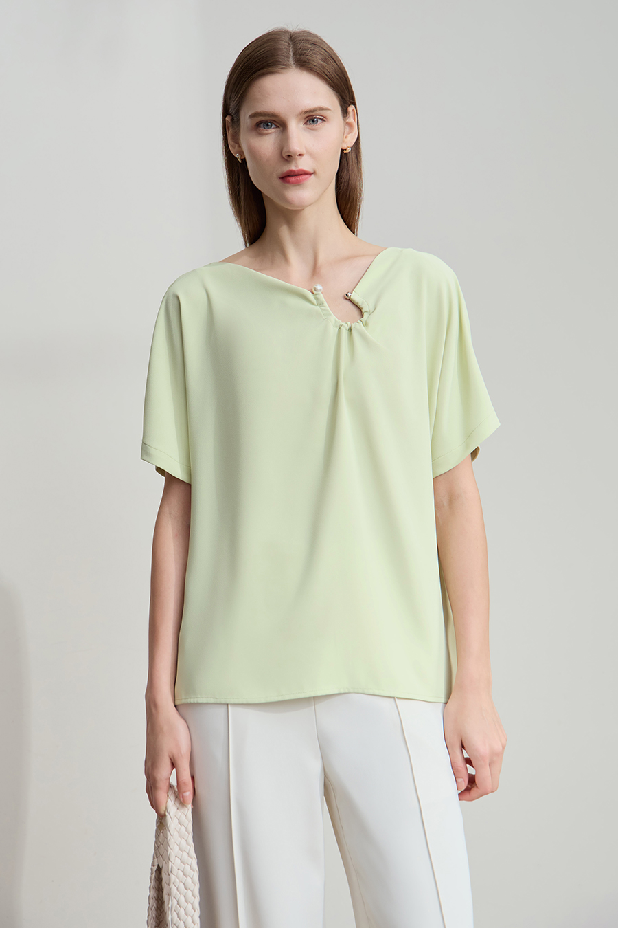 Drop-shoulder gathered chiffon blouse|AMII