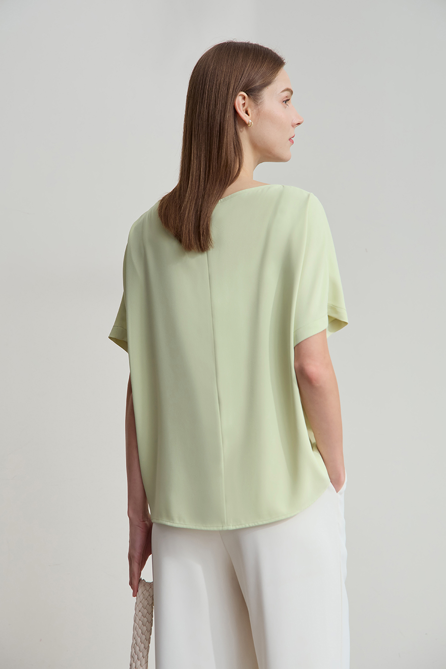 Drop-shoulder gathered chiffon blouse|AMII