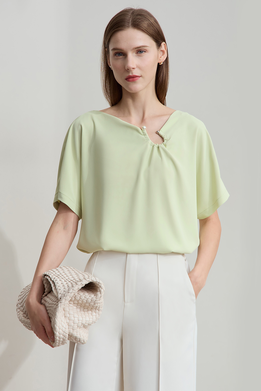Drop-shoulder gathered chiffon blouse|AMII
