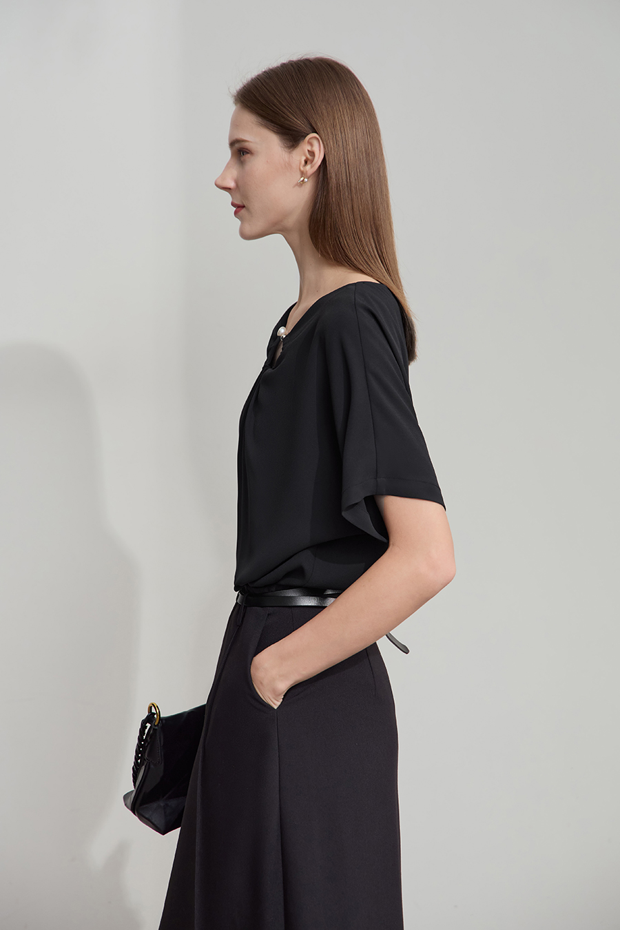 Drop-shoulder gathered chiffon blouse|AMII
