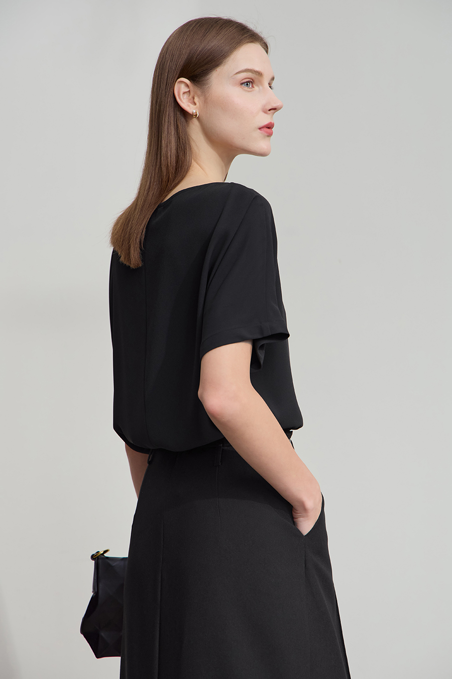 Drop-shoulder gathered chiffon blouse|AMII