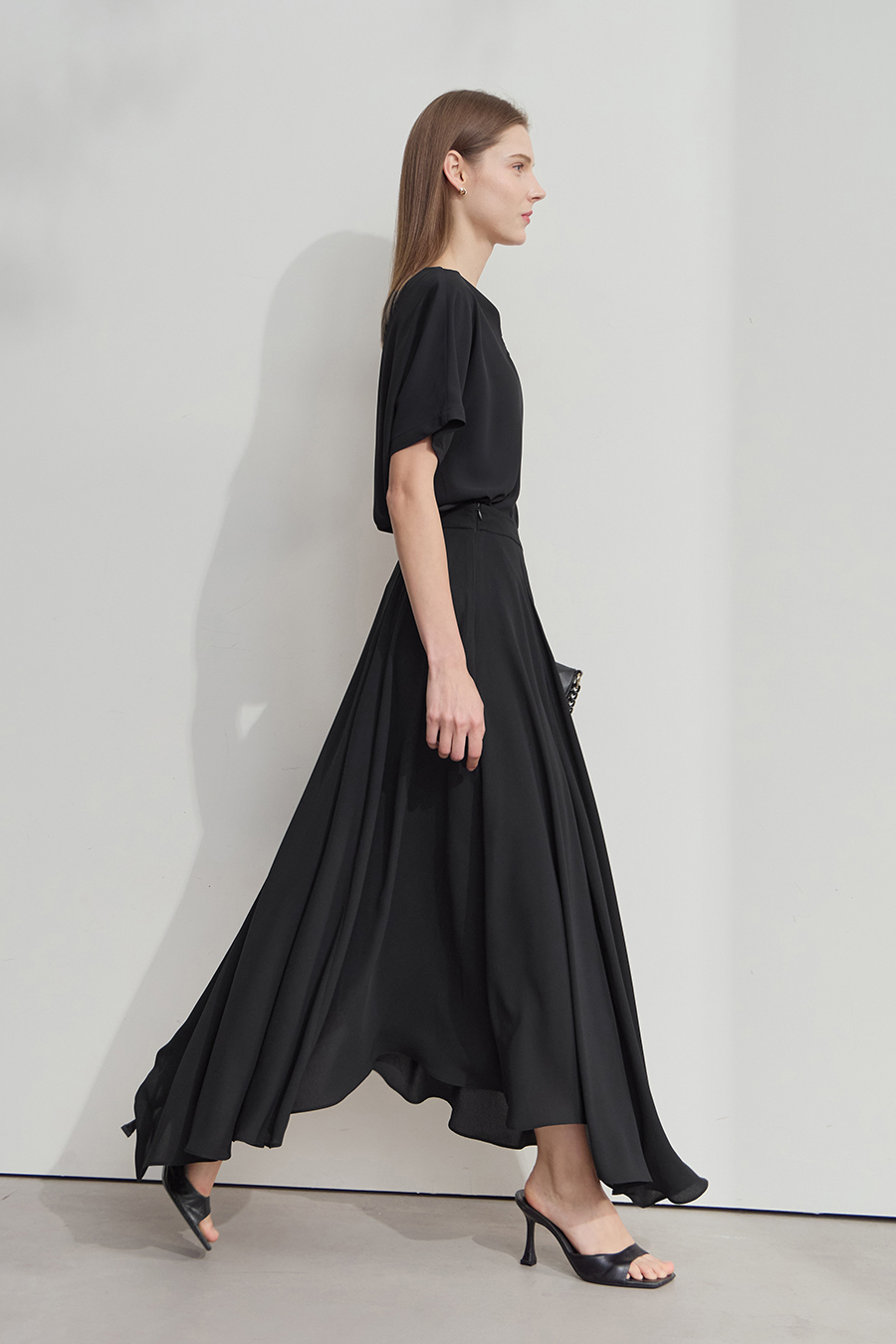 Drop-shoulder gathered chiffon blouse|AMII
