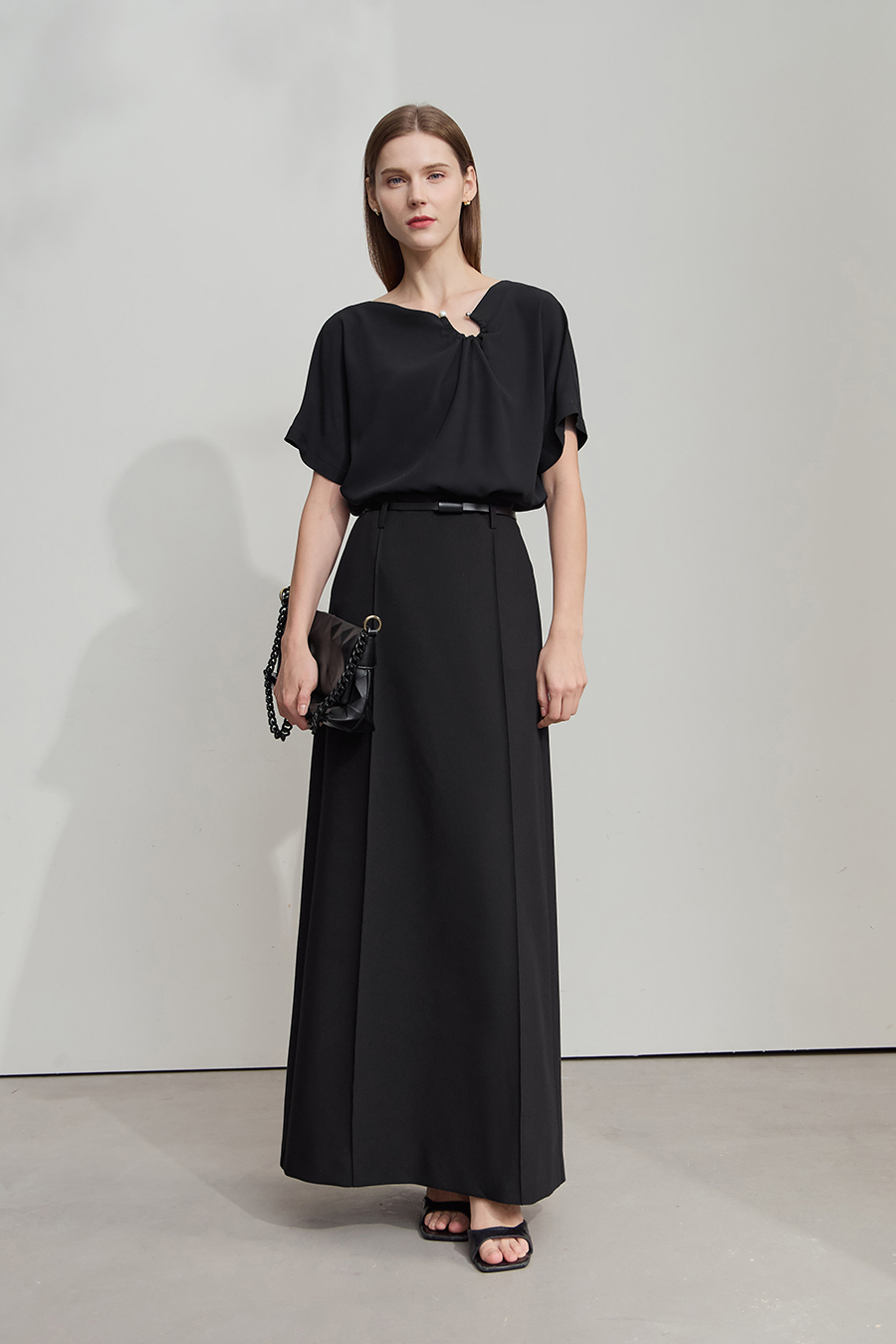 Drop-shoulder gathered chiffon blouse|AMII