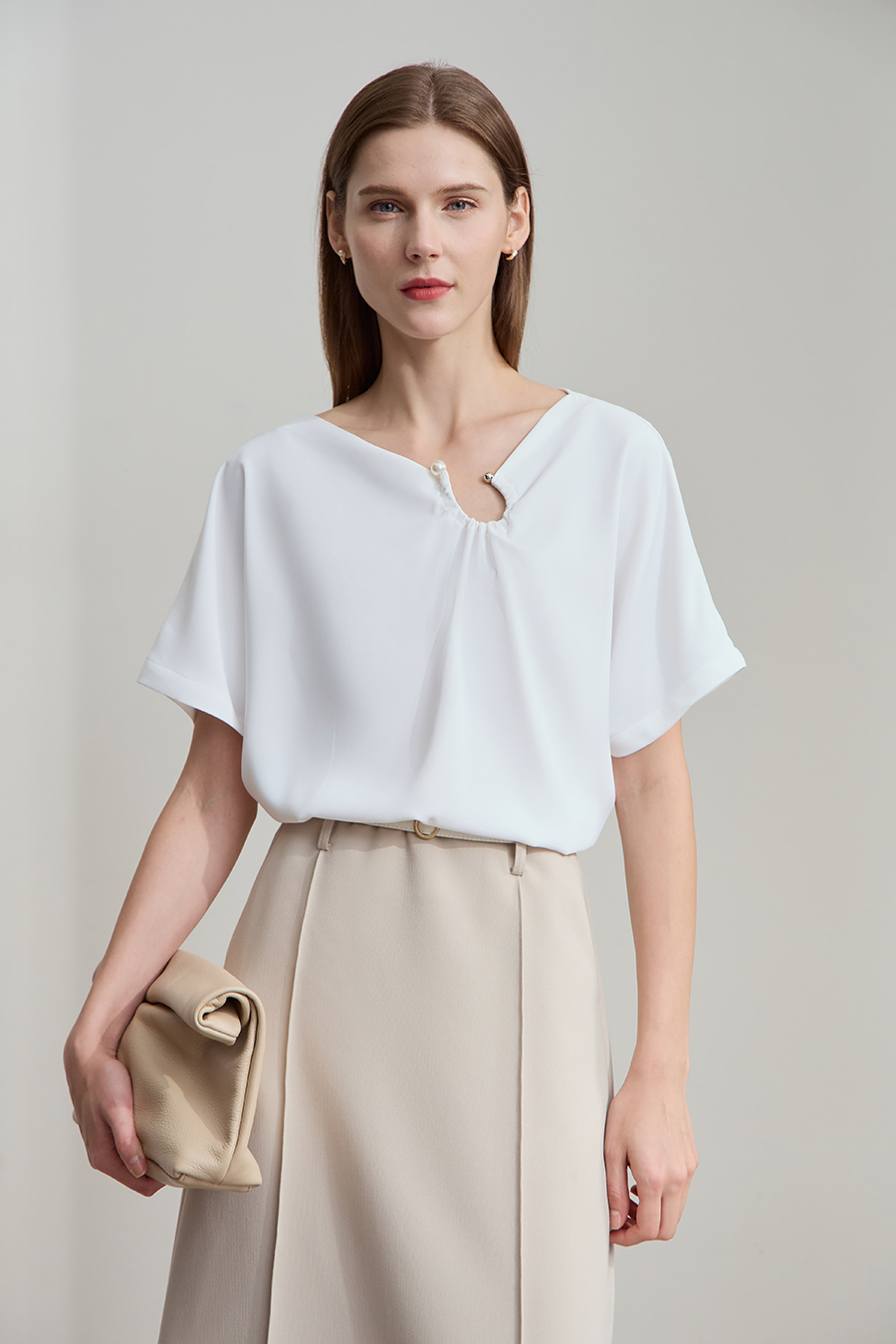 Drop-shoulder gathered chiffon blouse|AMII