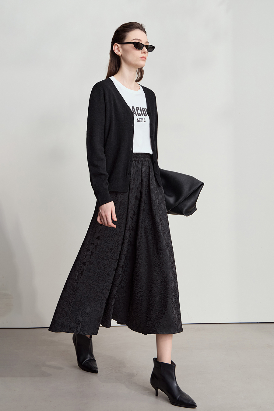 Black heavy-duty jacquard midi skirt|AMII