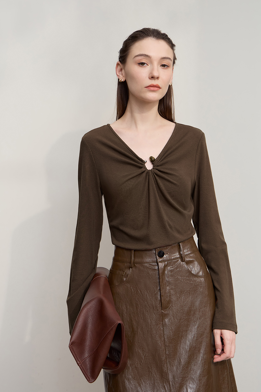 Slim V - Neck Elastic T - Shirt|AMII-AMII.com