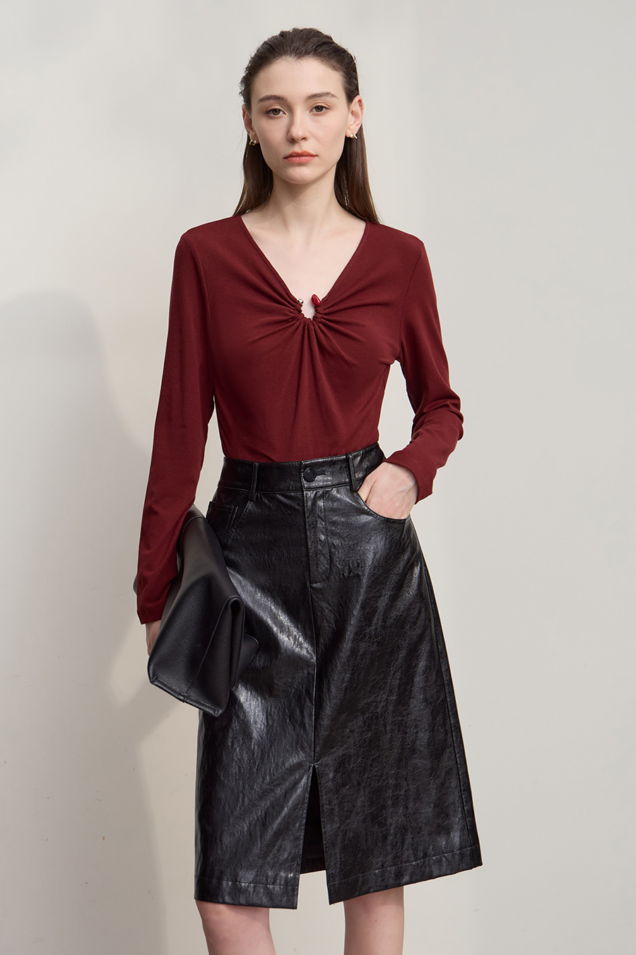 Slim V - Neck Elastic T - Shirt|AMII-AMII.com
