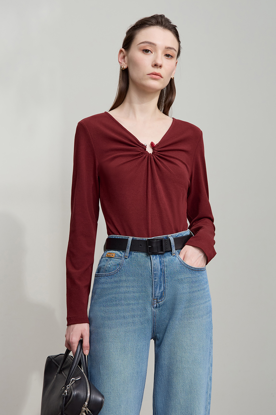 Slim V - Neck Elastic T - Shirt|AMII-AMII.com