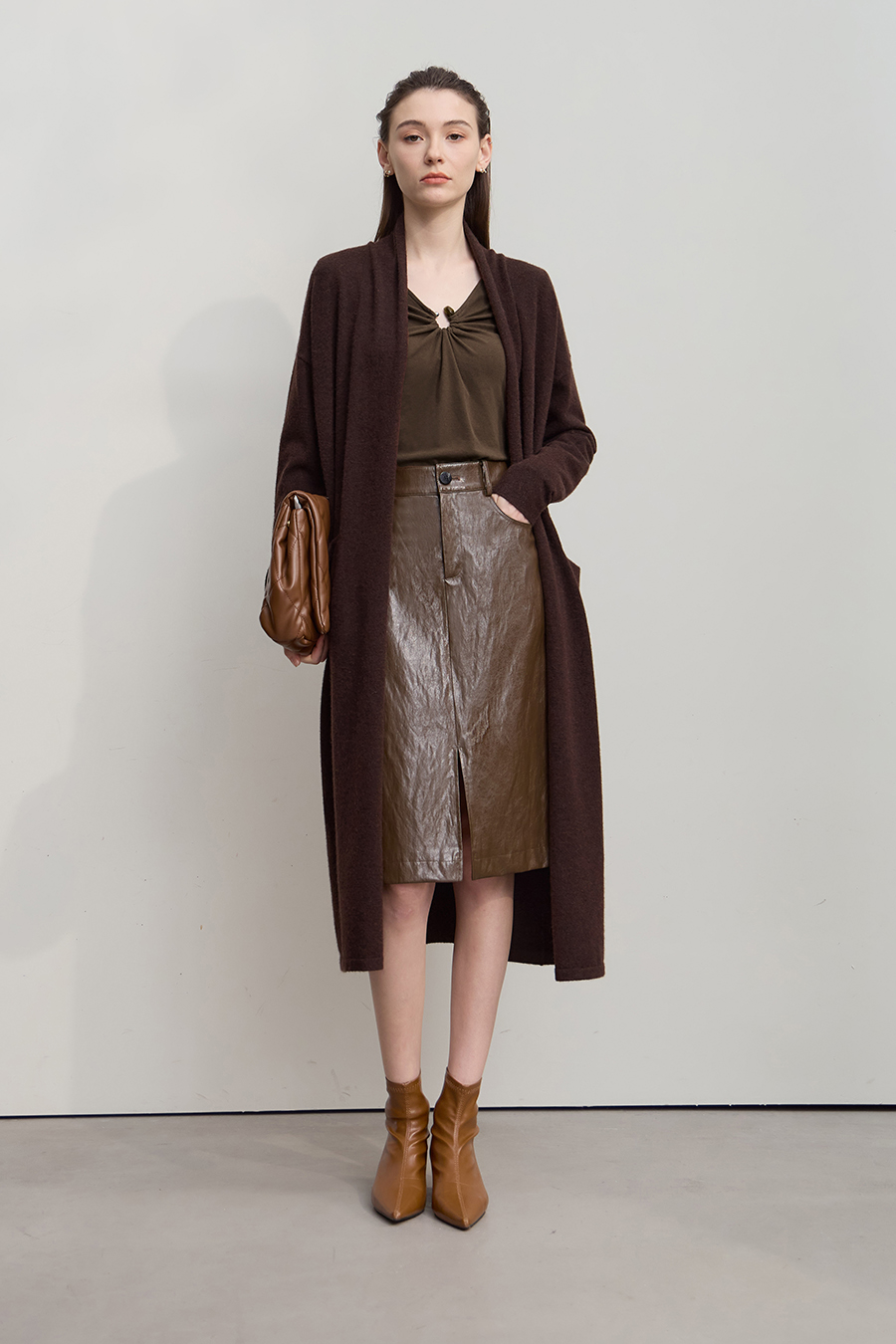 Slim V - Neck Elastic T - Shirt|AMII-AMII.com