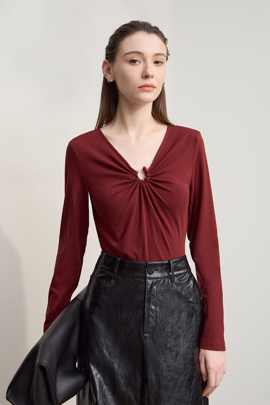 Slim V - Neck Elastic T - Shirt|AMII-AMII.com