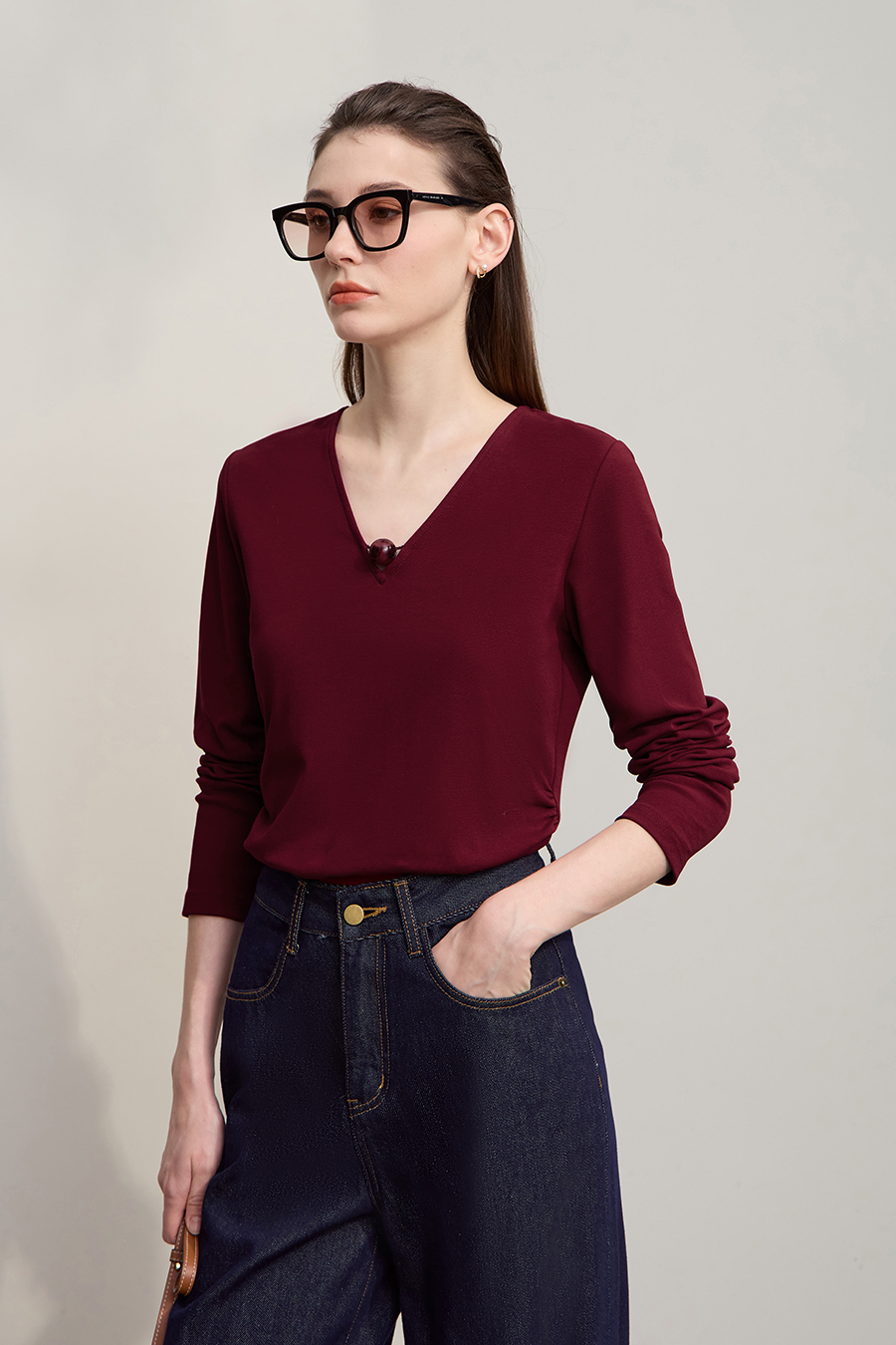 V-neck Beaded Stretch Cotton T-shirt