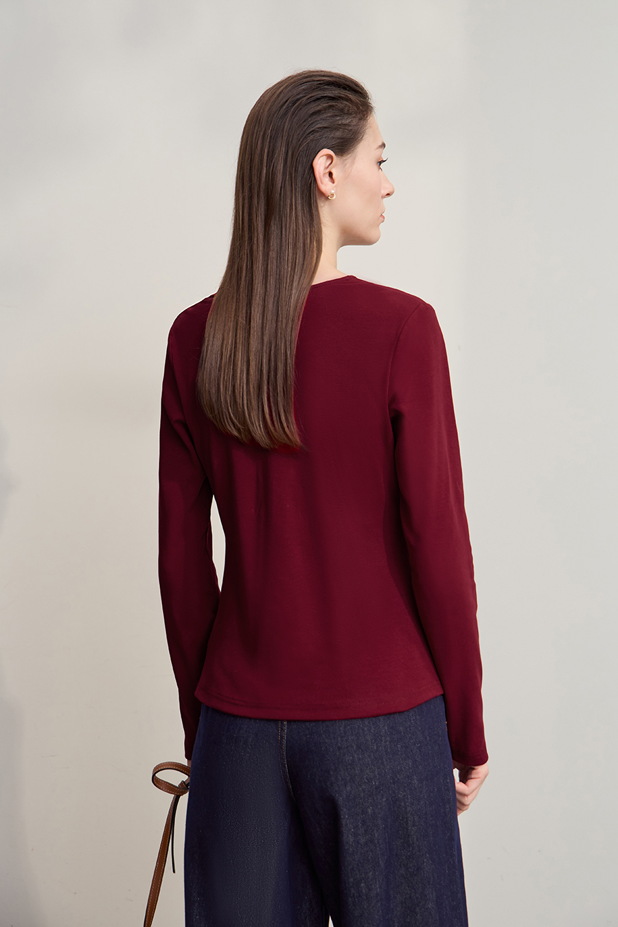 V-neck Beaded Stretch Cotton T-shirt