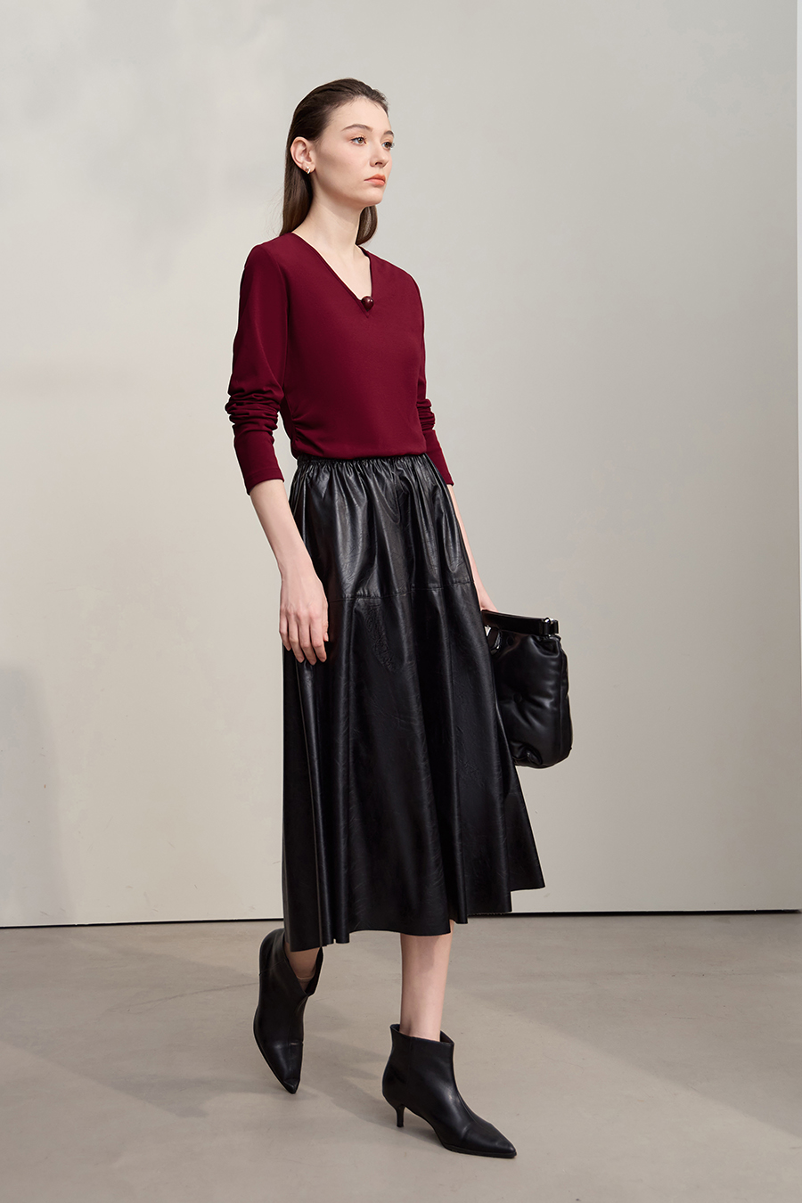 V-neck Beaded Stretch Cotton T-shirt