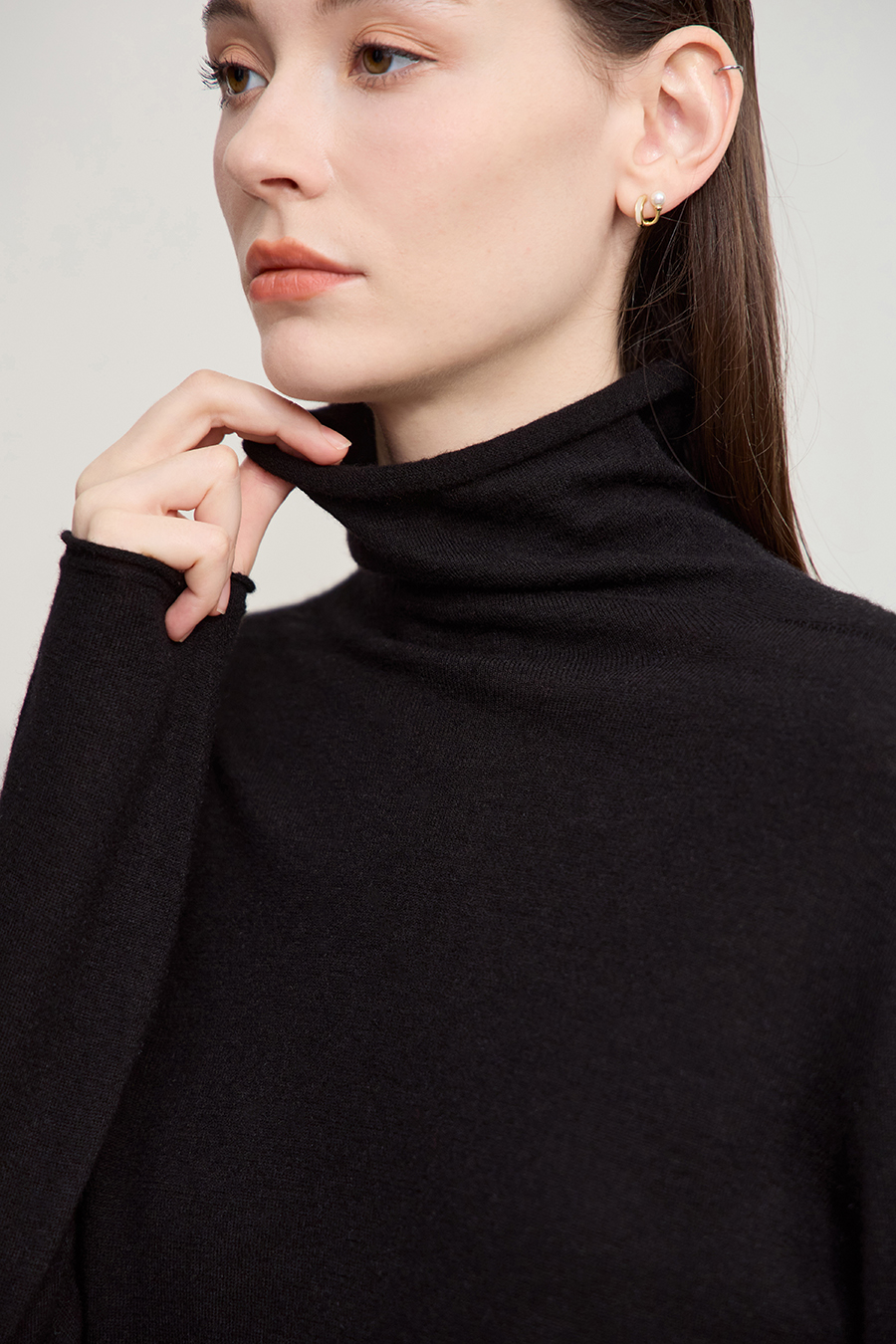 High Neck Seamless Wool Sweater