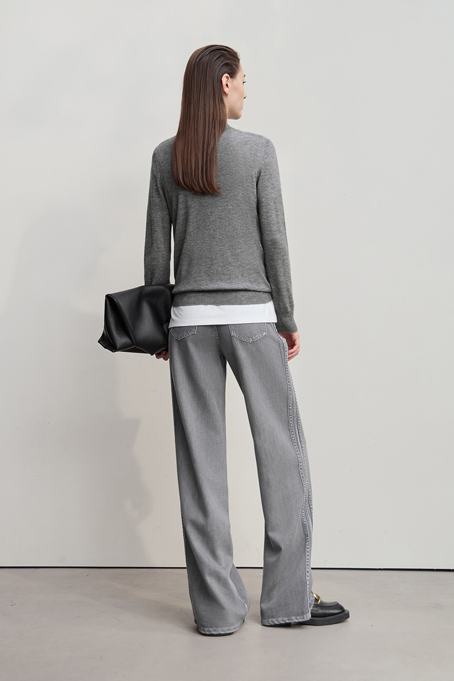 Half High Neck Seamless Sweater