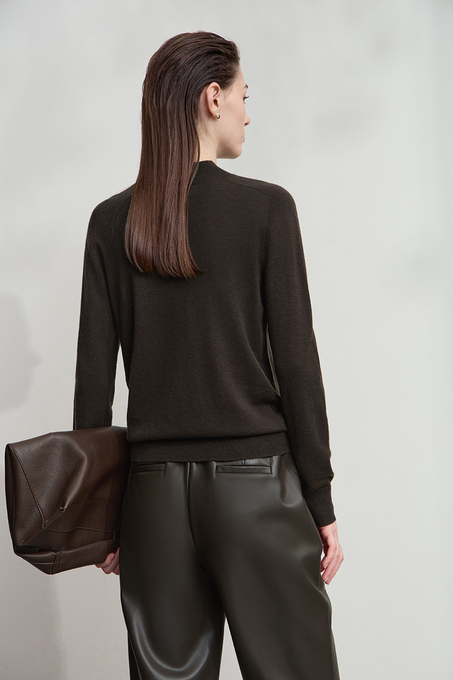 Half High Neck Seamless Sweater