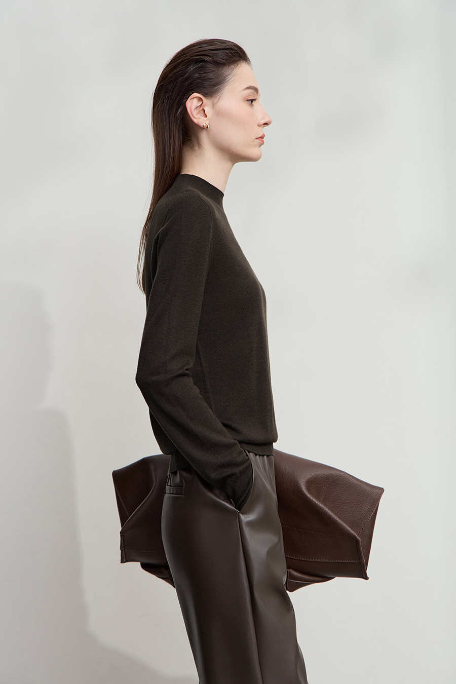 Half High Neck Seamless Sweater