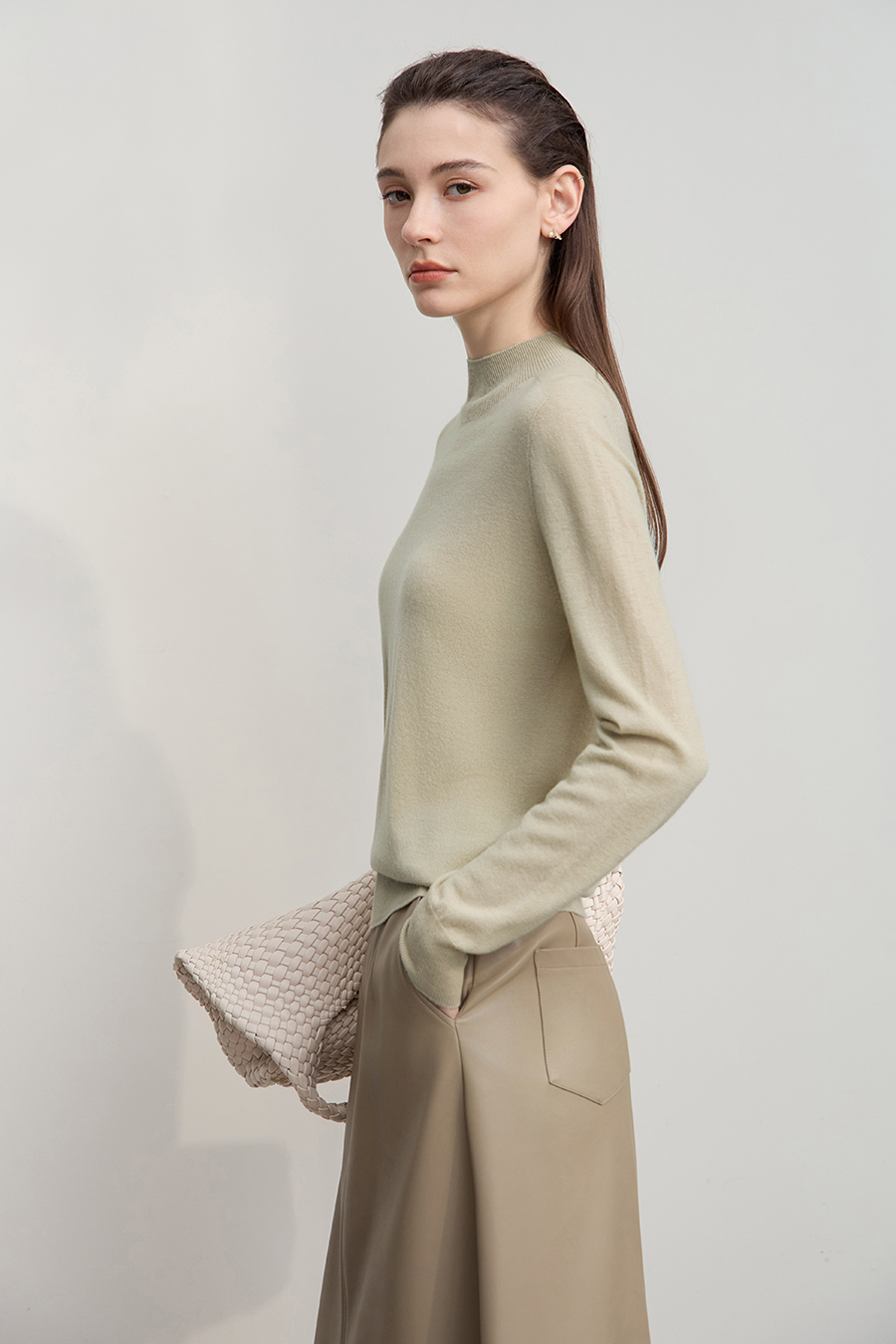 Half High Neck Seamless Sweater