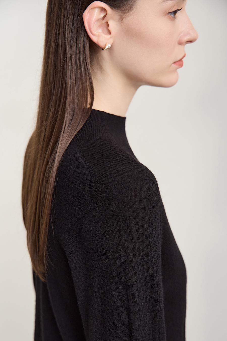 Half High Neck Seamless Sweater